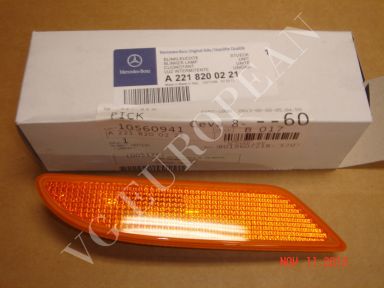 Mercedes-Benz S-Class Genuine Right Side Marker Fender Turn Signal Light S550