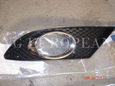 Mercedes R230 SL Genuine AMG Front Bumper Cover R. Mesh Grille SL550 NEW 07-08