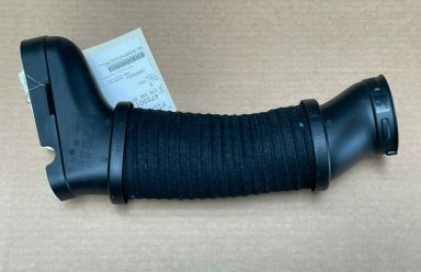 Mercedes Genuine CLS E-Class Right Air Intake Hose Filter Housing To Engine New