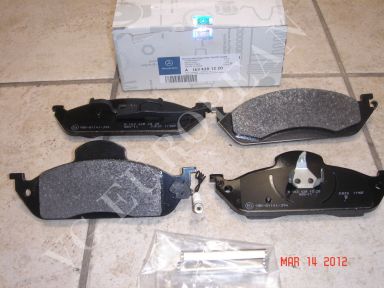 Mercedes ML-Class Genuine Front Brake Pad Set,Pads w/Sensor ML320 ML350 ML430