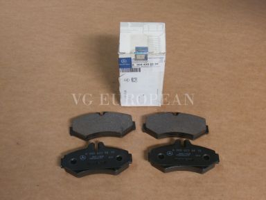 NEW Mercedes-Benz W463 G500 G55 AMG GENUINE Rear Brake Pad Set 0084204420